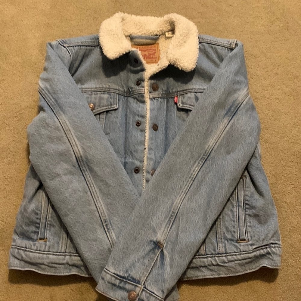 light wash levi sherpa denium trucker jackets